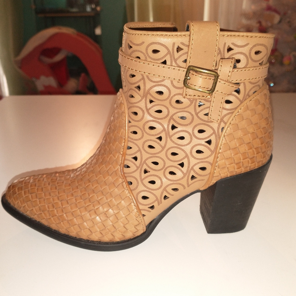 Dingo ankle boots